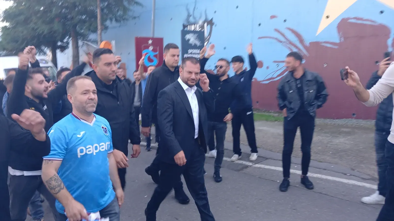 Taraftarlardan Ertugrul Dogana Sevgi Seli