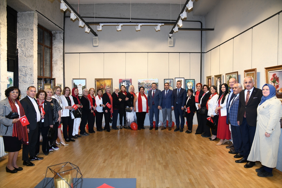 Trabzonda 44 Sanatcinin Hazirladigi Cumhuriyetin Renkleri Isimli Sergi Acildi Adb18E4