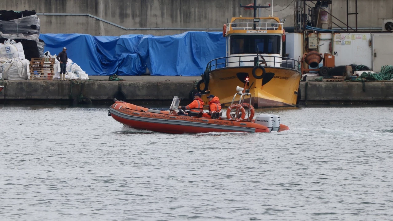 Trabzonda Tekneden Denize Dusen Balikci Kayboldu N7Bl