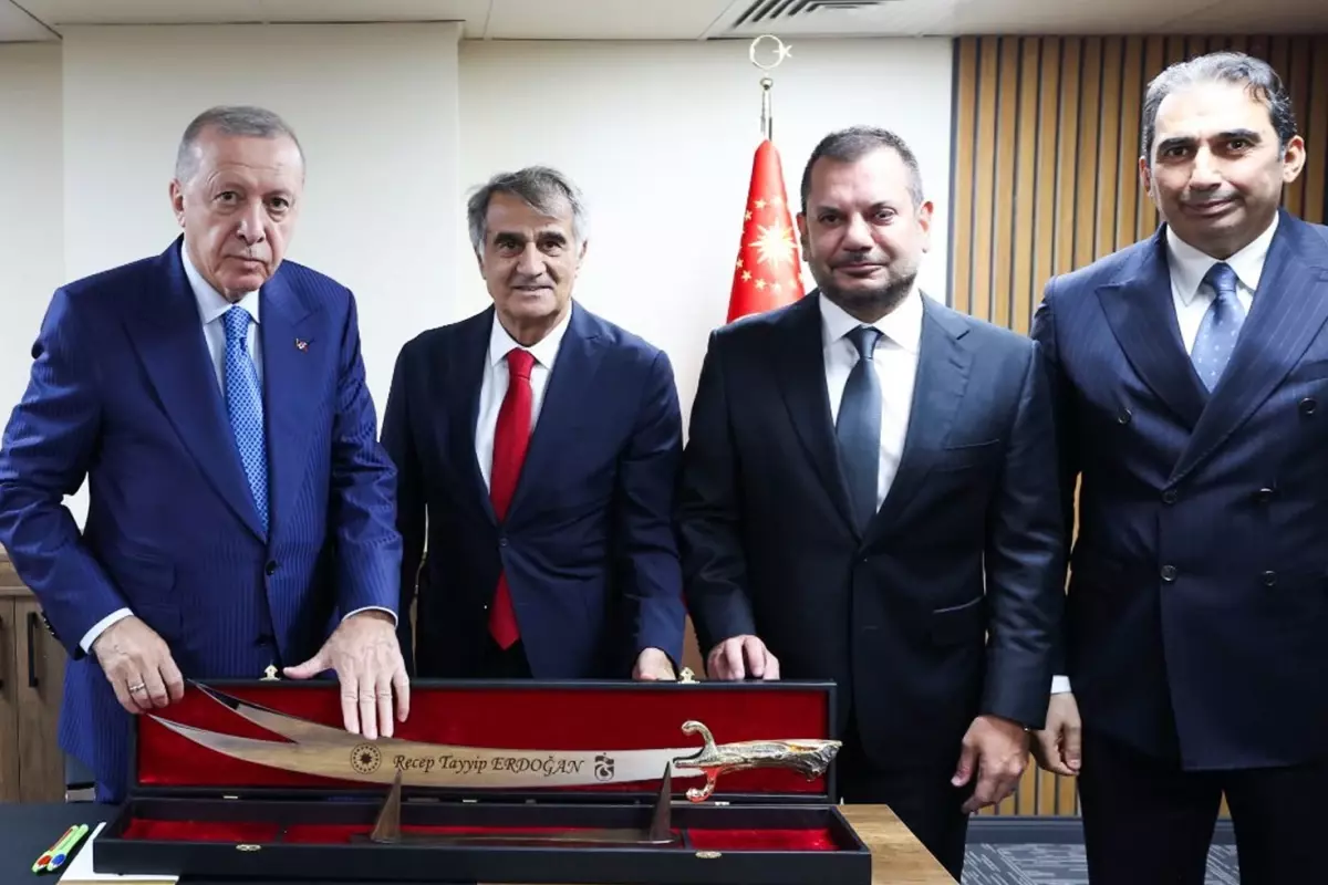 Trabzonspor Dan Cumhurbaskani Erdogan A Surmene 19143755 6908 Amp