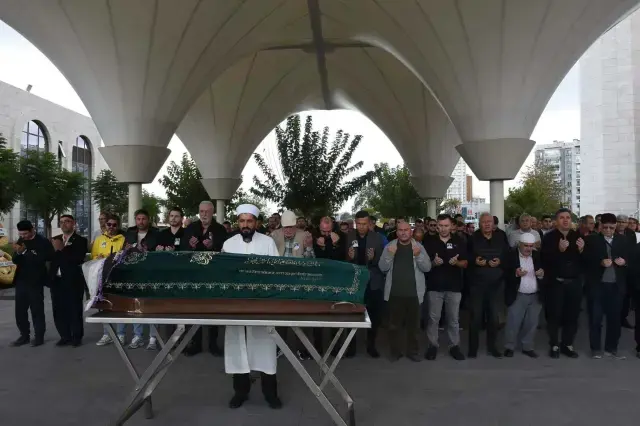 Unlu Isme Buyuk Vefasizlik Son Yolculuguna Bir 19181964 7514 M