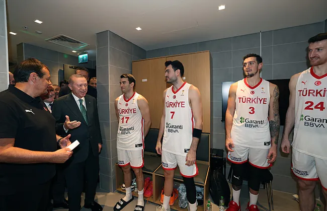 0X0 Baskan Erdogan A Milli Basketbol Takimini Yalniz Birakmadi Karsilasmayi Tribunden Takip Etti 1764278126122