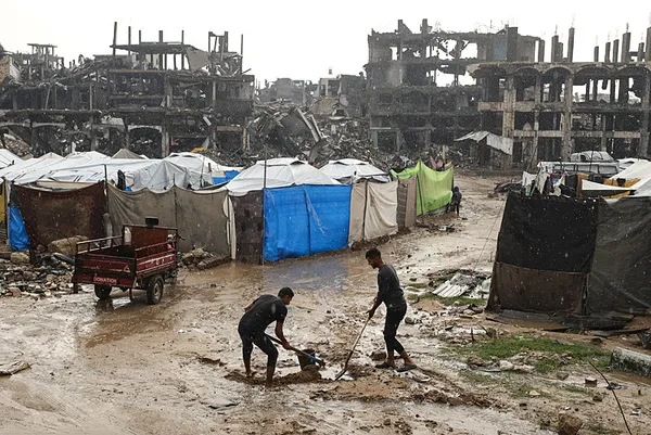 0X0 Bm Gazzede Aileler Sel Tehlikesi Altinda 1764100448407