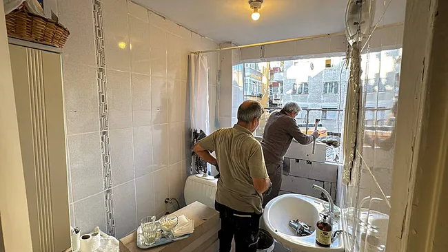 0X0 Ev Sahipleri Gozlerine Inanamadi 38 Yillik Apartmanda Duvar Yokmus 1764264289060