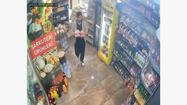 0X0 Fren Yerine Gaza Basti Dukkanin Camindan Iceri Girdi 1764446147460