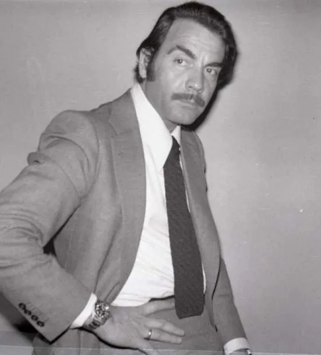 0X0 Sener Senin Biricik Babasi Sakar Sakirin Paragoz Hacisiydi Ali Senin Asil Meslegi Meger Bambaskaymis 1759413543048