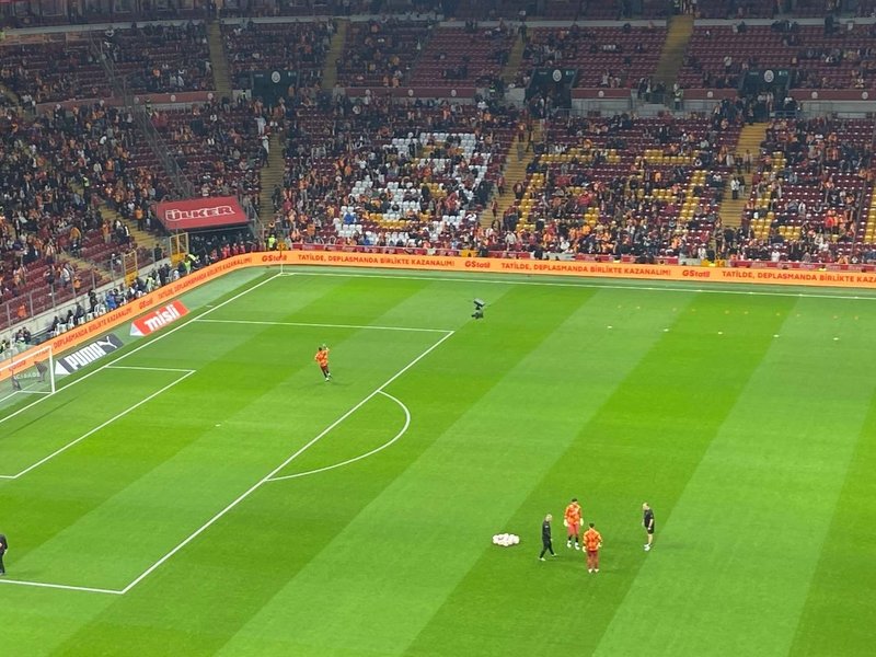 0X0 Trabzon Tribunlerinden Ugurcan Cakira Tepki Rams Parkta Dikkat Ceken Anlar 1762014136324