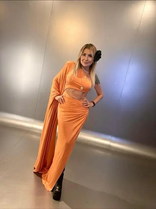 62 Yasinda Sahneye Damga Vurdu Yonca Evcimik Ten 19227565 4139 M