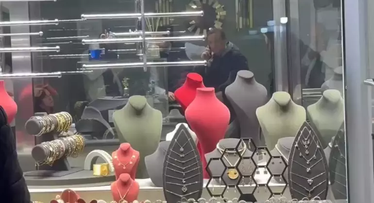 6925Ec3Ee011Bf64184F817A