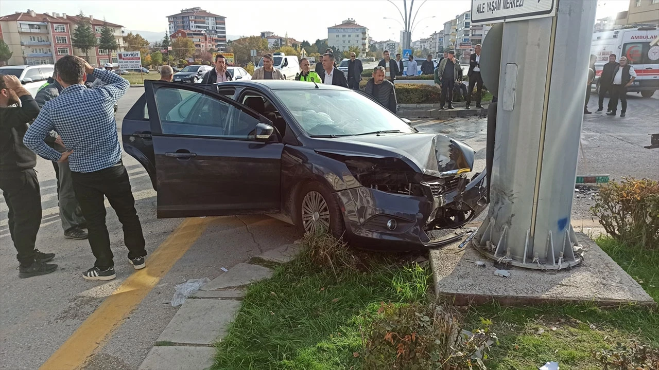 Aa 20251108 39653254 39653252 Baskentte Iki Otomobilin Carpismasi Sonucu 6 Kisi Yaralandi 77Gt