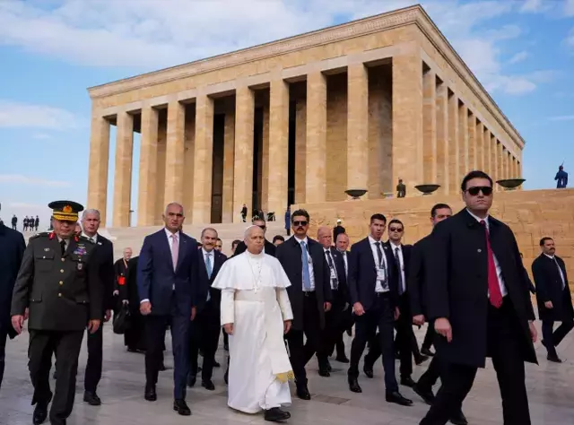 Anitkabir I Ziyaret Eden Papa 14 Leo Ozel 19298290 1539 M