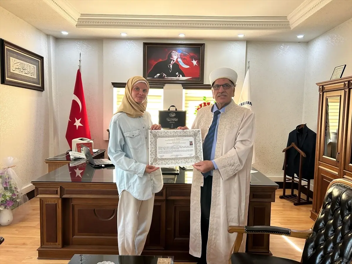 Antalya Da Polonyali Gazeteci Musluman Oldu 19223587 Amp (1)