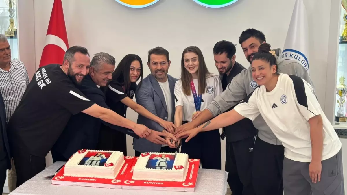 Aski Spor Dunya Sampiyonu Tekvandocularini 19229530 Amp