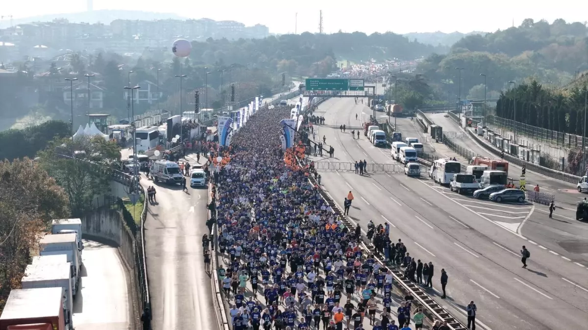 Asya Ve Avrupa Yi Birlestiren Istanbul Marato 19211403 Amp