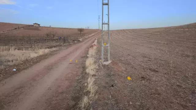 Atiyla Gezerken Elektrik Diregine Carpa Adam 19284315 1372 M