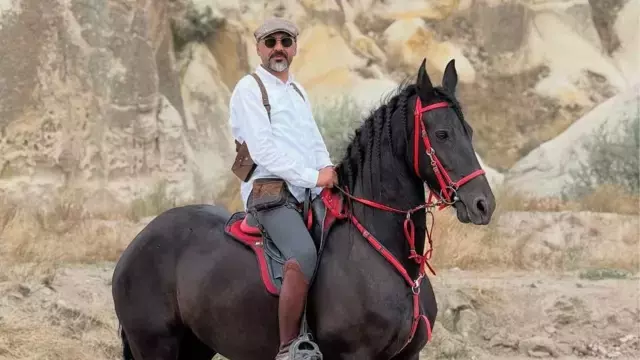 Atiyla Gezerken Elektrik Diregine Carpa Adam 19284315 767 M