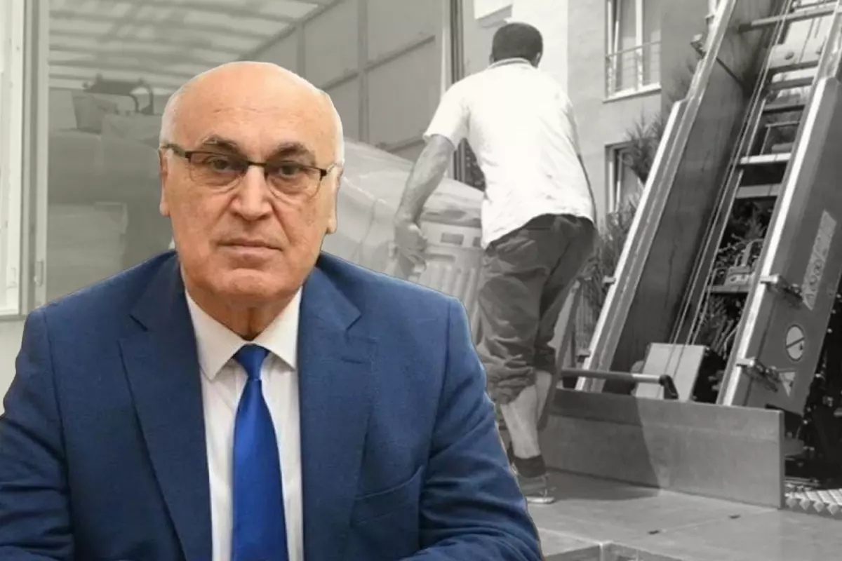 Belediyeye Ait Aracla Kizinin Esyalarini Tasiyan 19301920 1095 Amp