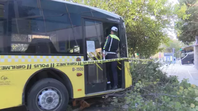 Besiktas Ta Iett Otobusu Kaldirima Cikti Kalp 19235841 1993 M