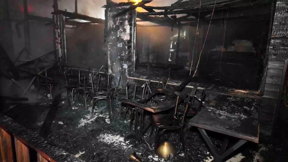 Beykoz Da Somineden Cikan Yangin Restorani Ku 19231015 Amp