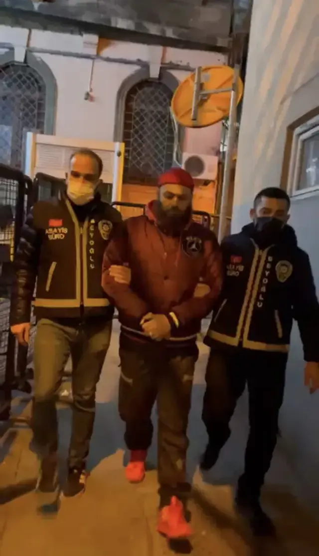 Beyoglu Nda Oyuncu Bahadir Unlu Hirsizlik Yaptigi 19252233 1825 M