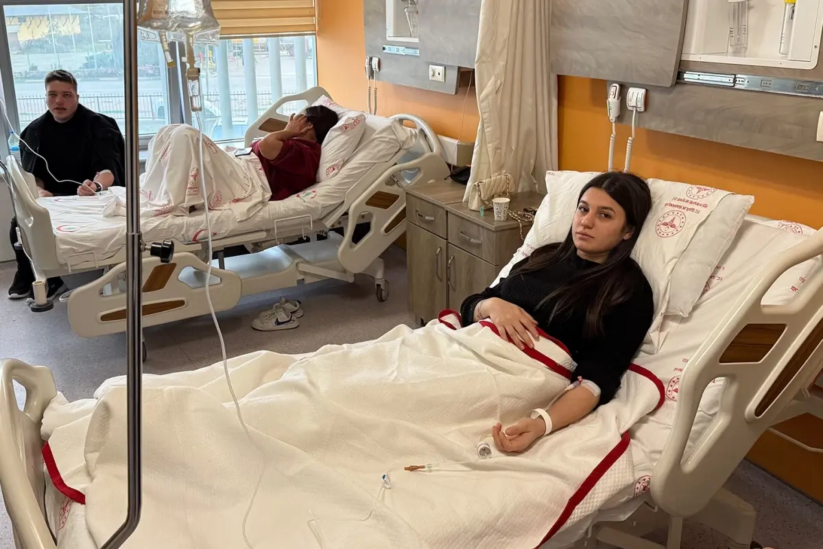 Bursa Da Yedikleri Midyeden Zehirlenen 4 Genc 19266636 6740 Amp