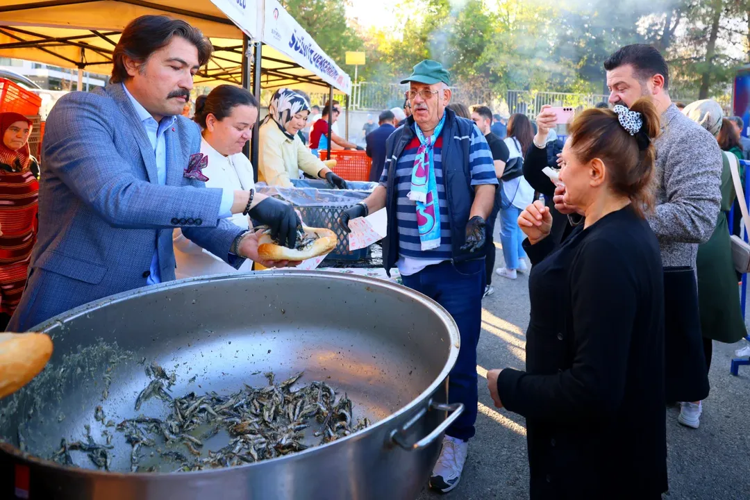 Denizli Karadenizliler Kultur Ve Dayanisma Derneginin Duzenlemis Oldugu 13 Hamsi Soleni Ve Yo