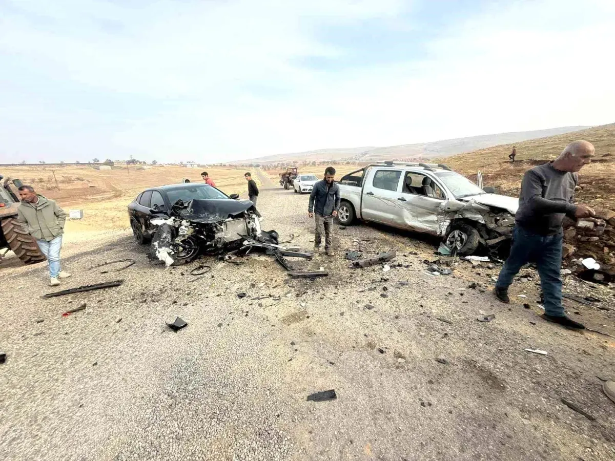 Diyarbakir Da Iki Otomobil Kafa Kafaya Carpis 19290534 Amp