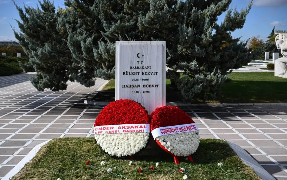 Dsp Genel Baskani Aksakal Vefatinin 19 Yilinda Bulent Ecevitin Ankara Kabrini Ziyaret Etti 05112025 Ci7B0Dns