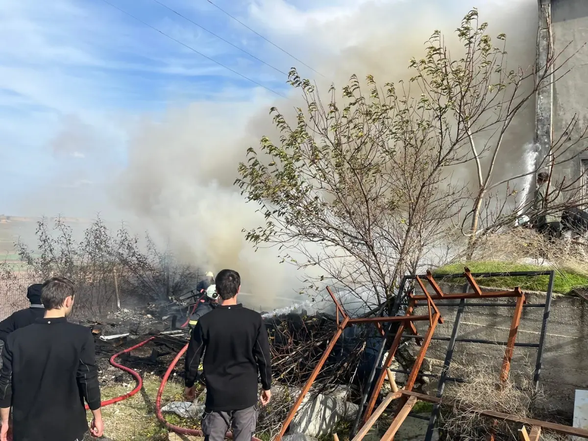 Edirne De Mobilya Magazasinin Deposunda Yangi 19281101 Amp