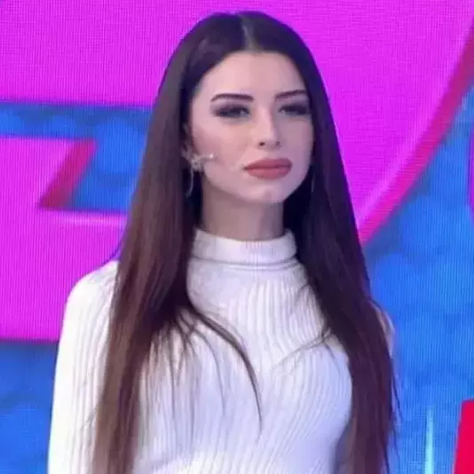 Evrim Akin A Eski Rol Arkadasin Zeynep Gulmez Den 19275479 6192 M