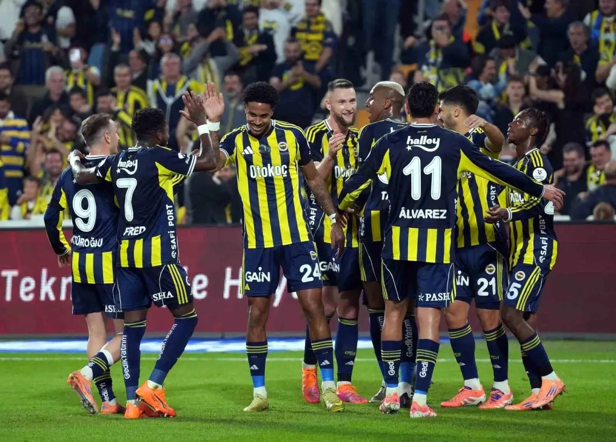 Fenerbahce De Hedef Derbi Galibiyeti Ile Lide 19307340 Amp