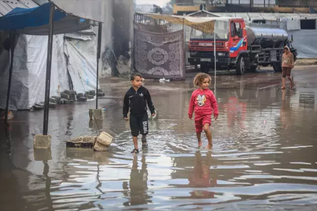 Gazze De Savas Yetmedi Simdi De Sular Altinda 19254733 1193 M