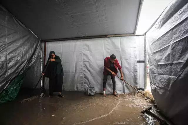 Gazze De Savas Yetmedi Simdi De Sular Altinda 19254733 1959 M