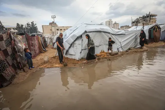 Gazze De Savas Yetmedi Simdi De Sular Altinda 19254733 736 M