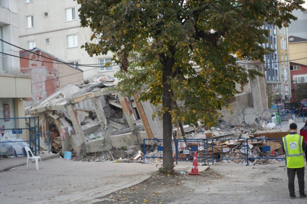 Gebzede Coken Bina Felaketi Yan Bina Sakinleri Buyuk Panik Yasadi Resim 2 1024X682