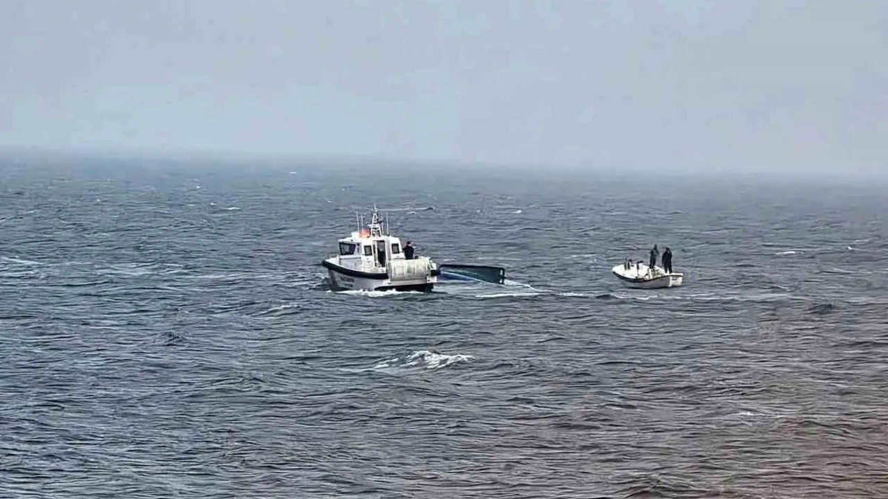 Giresun Eynesil De Balikci Teknesi Alabora Oldu 1 Olu 2 Yarali 1200 806071