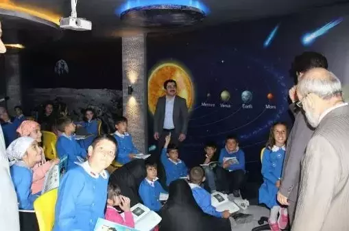 Gorevden Alinan Mudur Kendini Asti Skandal 19216594 4635 M