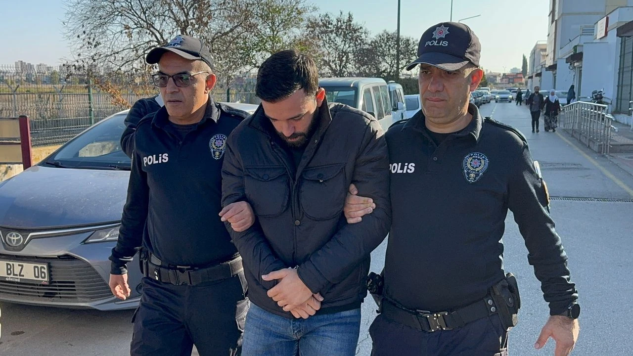 Guncelleme Adanada Otomobiliyle Carptigi Bisikletlinin Olumune Neden Olan Surucu Tutuklandi