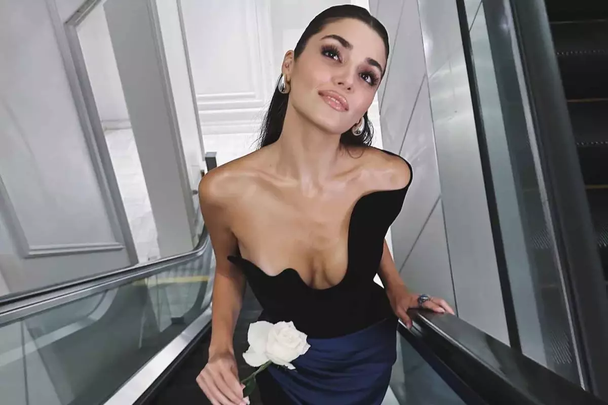 Hande Ercel Den Cadilar Bayrami Pozu 19207809 2935 Amp