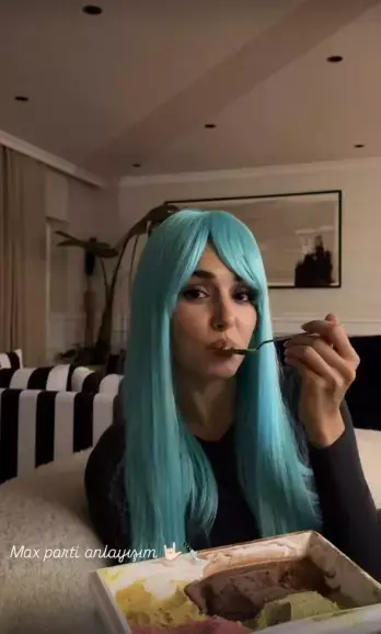 Hande Ercel Den Cadilar Bayrami Pozu 19207809 849 M