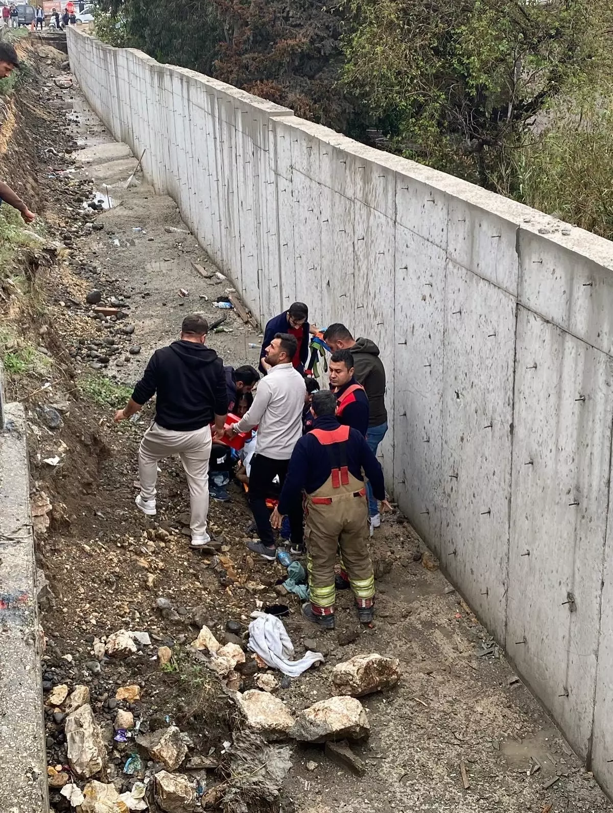 Hatay Da Aracin Carptigi Yaya Kanala Duserek 19255170 Amp