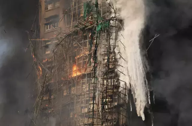 Hong Kong Daki Dev Sitede Cikan Yanginda Olu 19297294 4748 M