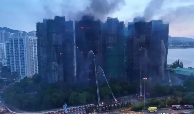 Hong Kong Daki Dev Sitede Cikan Yanginda Olu 19297294 6171 M