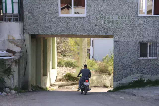 Ilcenin En Ilginc Yapisi Yanina Yaklasan Sasirip 19279458 820 M