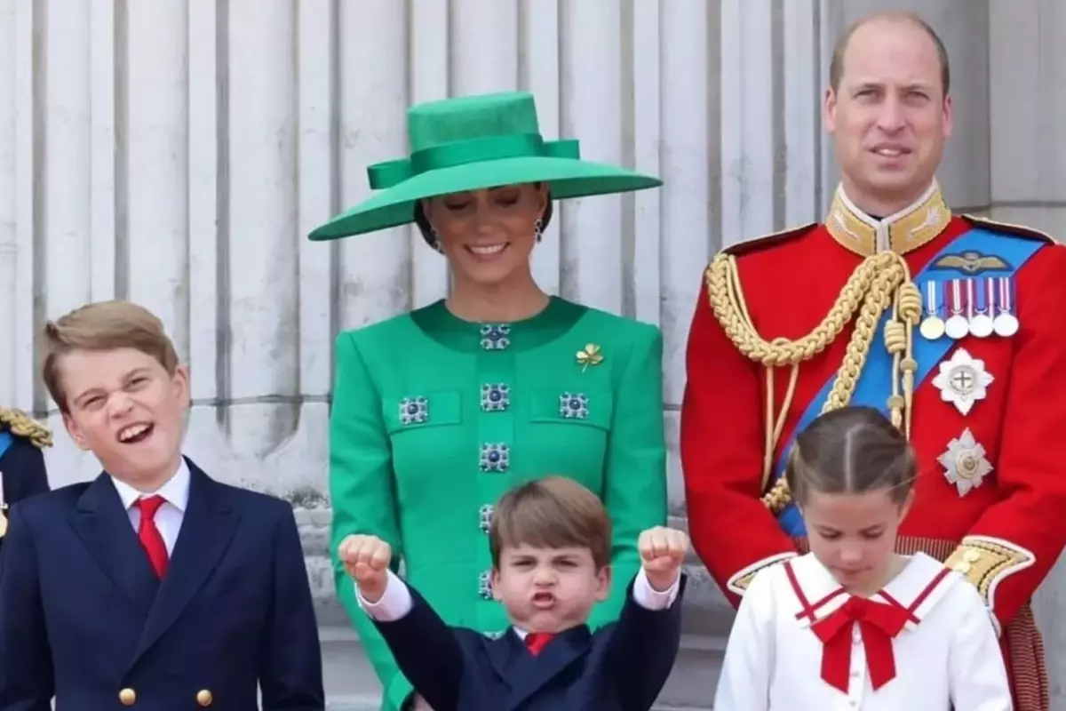 Ingiliz Tahtinin Varislerine Cep Telefonu Yasagi 19247054 8907 Amp