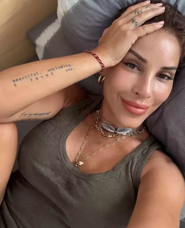 Irmak Unal Kanser Mucadelesi Sirasinda 19260689 6533 M