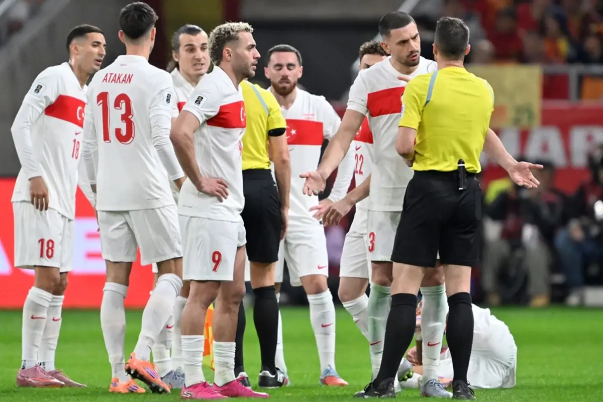 Ispanya Turkiye Macinin Ardindan Hirsizlik Soku 19271900 5384 Amp