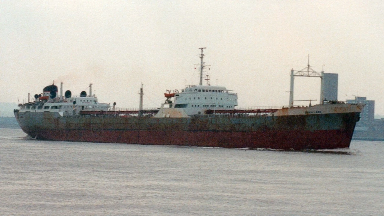 Istanbul Aciklarinda Gemide Zehirlenme 1 Murettebat Oldu Axzw Cover