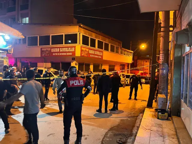 Izmir De 1 Kisinin Oldugu 3 Kisinin De 19256211 9661 M