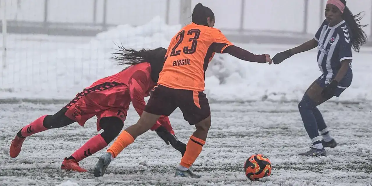 Kadin Futbol Takimi Aaa